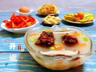 12、香菇排骨粥,普通的食材用心去做就好有意想不到的惊喜