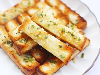 14、蒜香烤吐司,追剧必备。