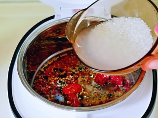 6、营养谷物杂粮粥,再加入淘干净的大米。(大米无需提前泡)