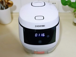 12、营养谷物杂粮粥,饭煲自动启动,这样就不用管啦,5秒后自动开始煮粥,显示屏开始旋转,即将进入烹饪模式。煮粥开始倒计时,总时长为一小时二十分钟,不同的粥可以按个人喜欢的口感调整时间哈、