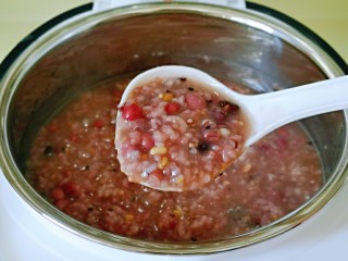 14、营养谷物杂粮粥,特别浓稠的杂粮粥。