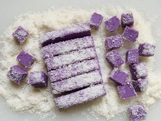 9、紫薯牛奶小方,切小块