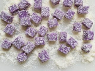 10、紫薯牛奶小方,裹上椰蓉