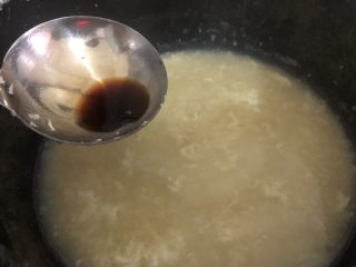 13、鸡蛋小米粥,少许生抽