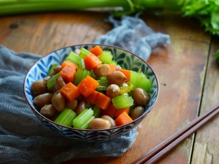 14、#咸味#凉拌芹菜花生米,成品图