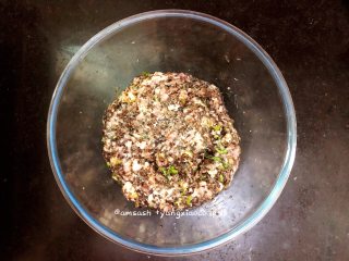 5、黑木耳肉末包子,如图