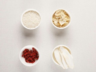 1、四味养阴粥,工具电饭煲，2-4人食用量