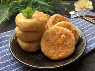 12、土豆泥煎饼,外层脆香，内层软绵细腻，早餐来一个非常不错！