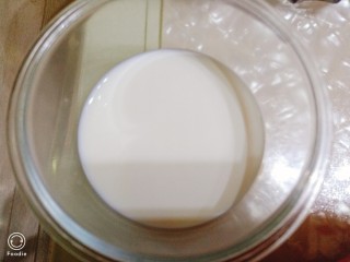 4、山药芝士饼,准备牛奶