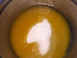 5、芝麻南瓜饼,加入30g白糖