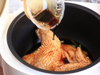 7、简单电饭锅焗三杯鸡,生抽