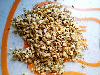 7、桃酥饼,核桃仁烤熟，切碎