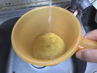 6、南瓜小米粥,洗干净