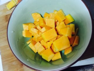 2、#香甜南瓜粥#,#放入碗中备用#