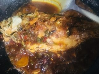 17、红烧鲫鱼,二十分钟后开盖大火收汁即可装盘