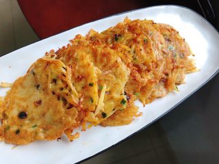 6、洋芋丝粑粑,好香啊，开吃