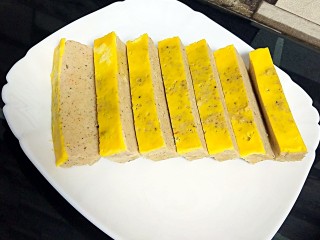 21、#宝宝辅食#自制午餐肉,成品图，可以晾凉，放保鲜盒中，冷冻保存，一个星期左右吃完哦！