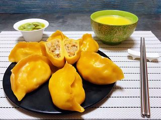 16、玉米面酸菜蒸包,东北酸菜是家家户户冬天必不可少的美味