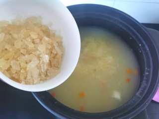 12、山药枸杞粥,烧至粘稠倒入冰糖