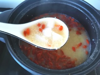 14、山药枸杞粥,烧好的山药药枸杞粥