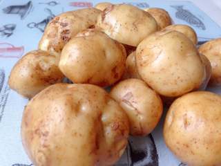 2、经典美式早餐,小土豆洗净，无需去皮