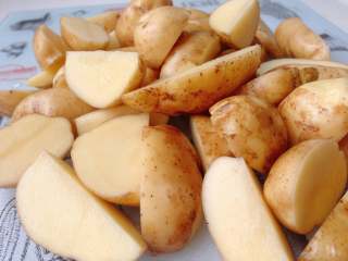 3、经典美式早餐,切成小块