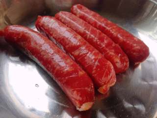 8、经典美式早餐,香肠斜刀切出纹路，四面都要切哦