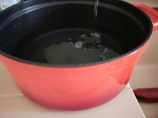 1、红薯花生白米粥,专用熬粥锅，熬出来非常好吃，就是太重了，放入过滤水，没办法北京的水不能直接引用。