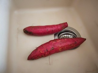 2、红薯花生白米粥,网上买的小红薯还不错。