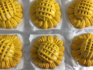 44、向日葵豆沙面包,好啦，美美的向日葵出炉啦