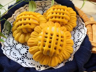 45、向日葵豆沙面包,金黄的颜色，真漂亮呢