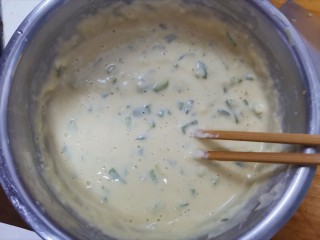 9、青椒鸡蛋饼,搅拌成稍微稠点的面糊