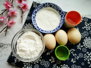 1、脆皮小蛋糕,准备好所有食材备用。