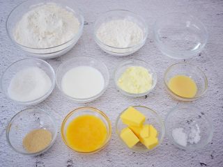 1、绵绵吐司,准备好材料