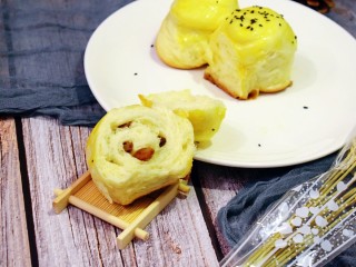 25、奶香葡萄干小面包（电饭锅版）,一口气连吃了好几个，根本停不下来啊！