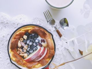 8、简单颜值高—荷兰松饼低卡版,今日早餐饮品搭配了自制拿铁，你们可以随意换哦！