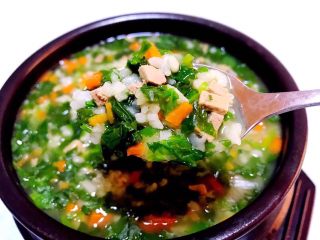 11、猪肝时蔬粥,这个粥即营养美味又口感鲜嫩让人回味无穷