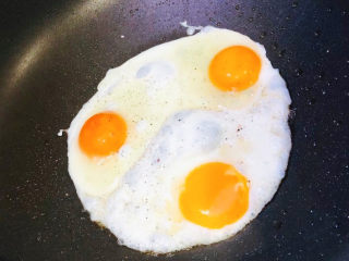 6、浅湘食光&海苔饭团,煎鸡蛋