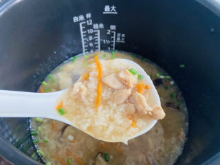 16、香菇滑鸡粥,香味扑鼻而来