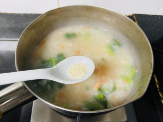 14、蔬菜虾仁粥,鸡精调味