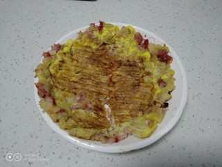 11、苹果、草莓、鸡蛋饼,平均分成4份，铛铛挡~开吃了。