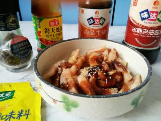 2、#猪年#麻辣孜然猪肉干,图中所有的调料进行腌制。