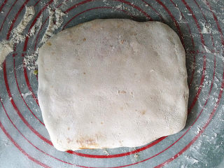 9、#中式点心#千层肉饼,用擀面杖轻轻擀压成厚簿适中的大饼