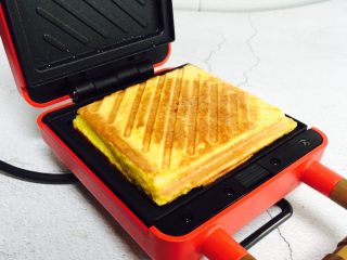 13、爆浆火龙果酸奶吐司,打开盖子香味扑鼻而来????