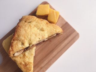 19、巧克力花生酱香蕉西多士,煎的时候就已经香味扑鼻！