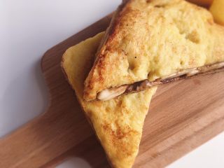 20、巧克力花生酱香蕉西多士,黄油的香气实在太诱人