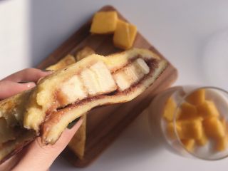 21、巧克力花生酱香蕉西多士,融化的花生酱配香蕉简直太赞