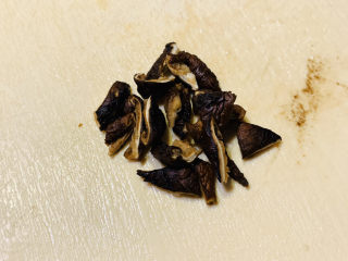 11、健脾养胃粥,香菇洗净，切碎