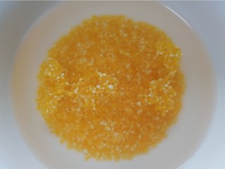3、玉米渣粥,玉米渣提前淘洗浸泡半个小时