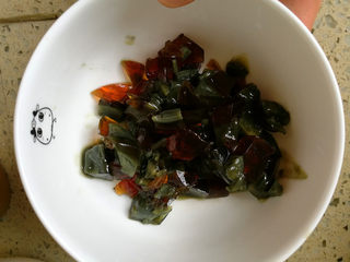 5、早餐+砂锅煲皮蛋瘦肉粥,皮蛋切成细丁